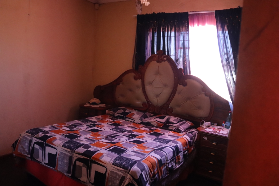 2 Bedroom Property for Sale in Louwville Western Cape